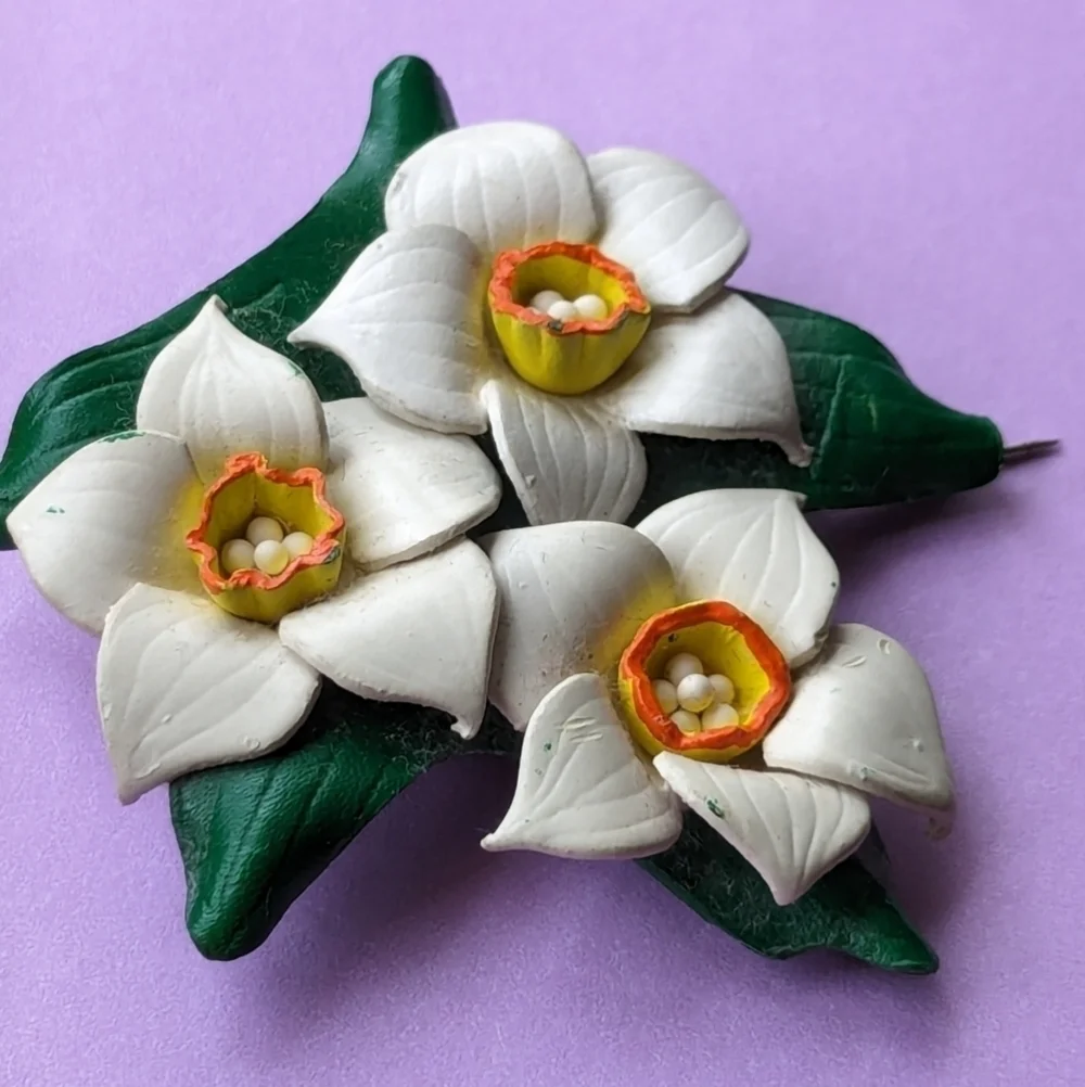 Artisan daffodils brooch